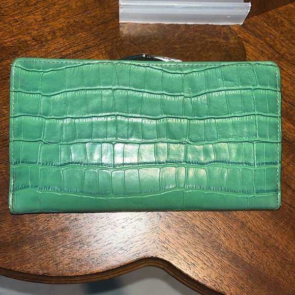 Accessorize,  Kisslock long Wallet  checkbook holder card slots  2 ID windows si - Picture 8 of 16